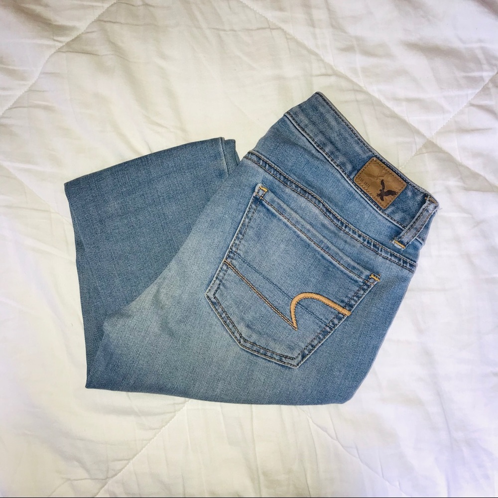 Light Wash American Eagle Skinny Jeans